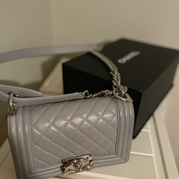 Small Chanel Boy Bag - Picture 4 of 6